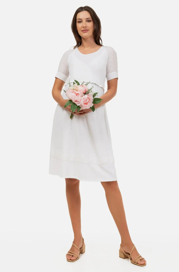 Rochie albă pentru gravide și alăptare cu element transparent