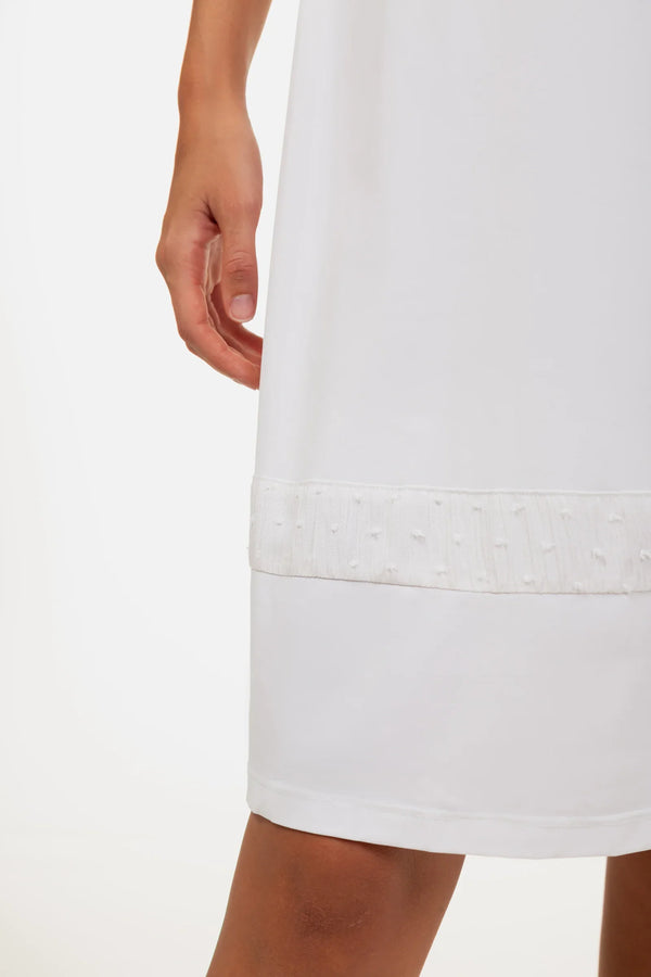 Rochie albă pentru gravide și alăptare cu element transparent