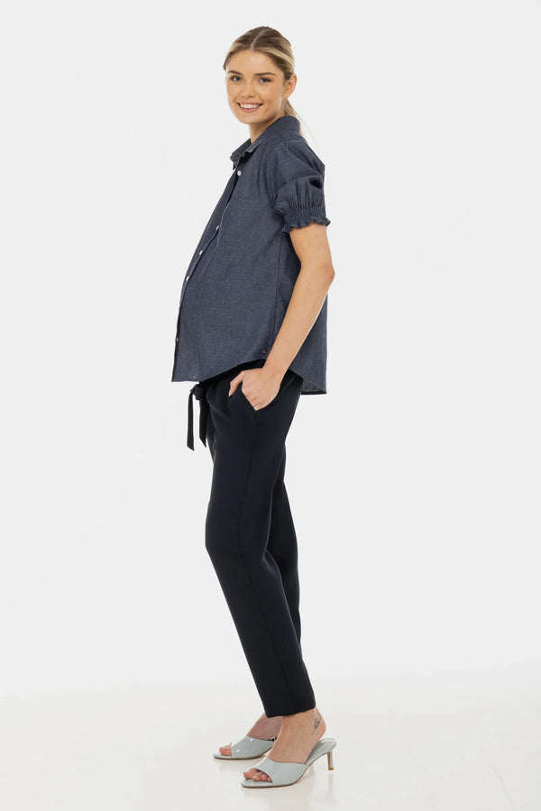 Pantaloni pentru gravide cu curea în albastru închis