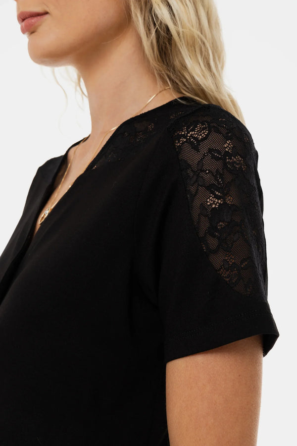 Bluză pentru gravide și alăptare cu detalii din dantelă – neagră