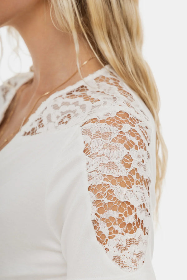 Bluză pentru gravide și alăptare cu detalii din dantelă - ecru