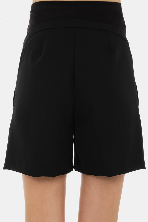 Pantaloni scurți pentru gravide cu pliseuri – negri