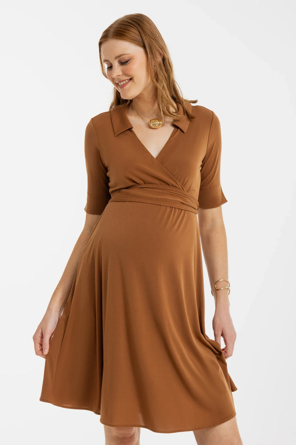 Rochie pentru gravide și alăptare, cu guler și decolteu petrecut – caramel
