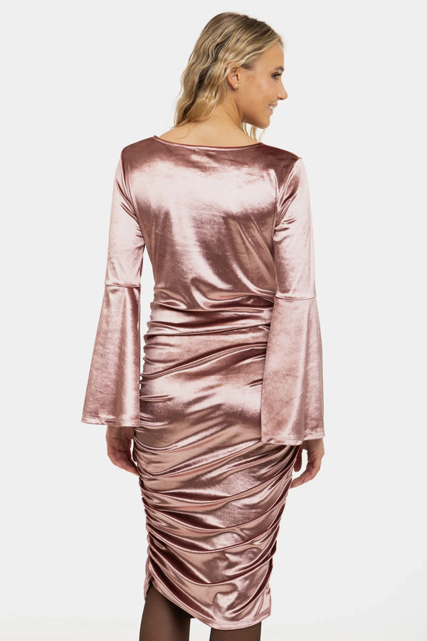 Rochie pentru gravide stralucitoare din catifea cu încrețituri - pudra