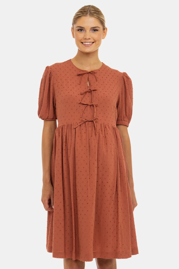 Rochie pentru gravide și alăptare cu fundițe – terracotă