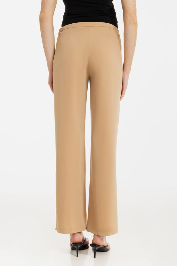Pantaloni eleganți cu pliuri pentru gravide – bej