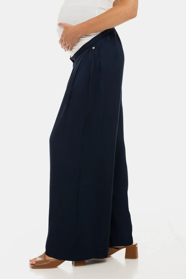 Pantaloni din satin cu pliuri pentru gravide – bleumarin