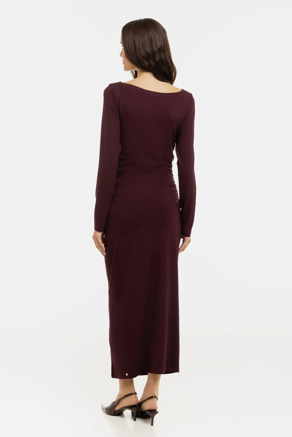 Rochie lungă elegantă cu falduri – bordo