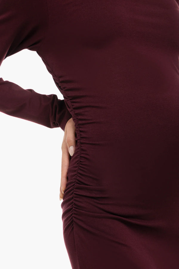 Rochie lungă elegantă cu falduri – bordo