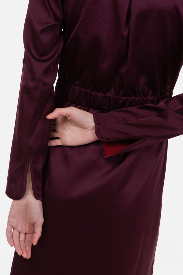 Rochie satinată pentru gravide și alăptare în culoarea visiniu