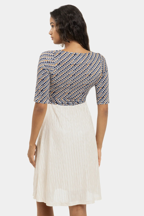 Rochie strălucitoare pentru gravide și alăptare