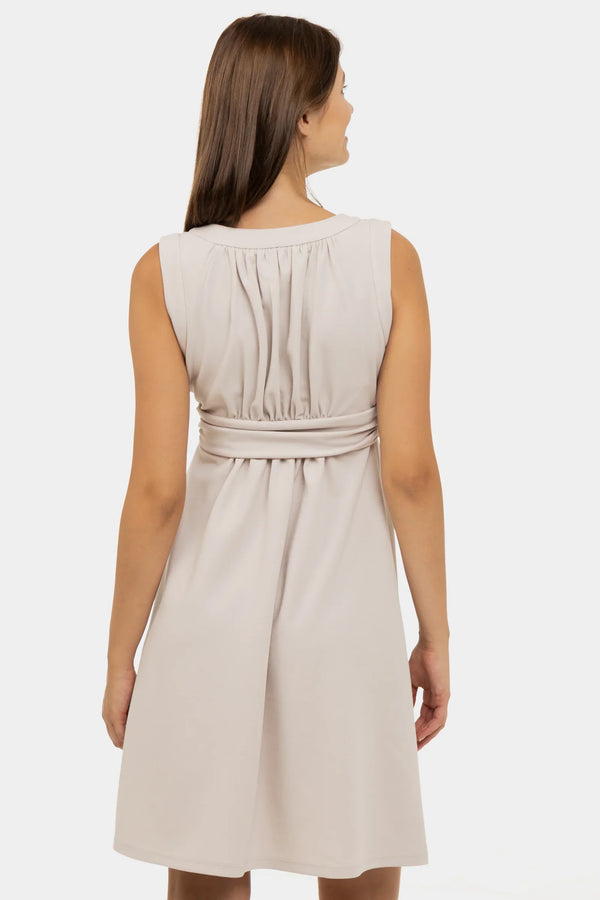 Rochie elegantă pentru gravide cu încrețituri - bej deschis