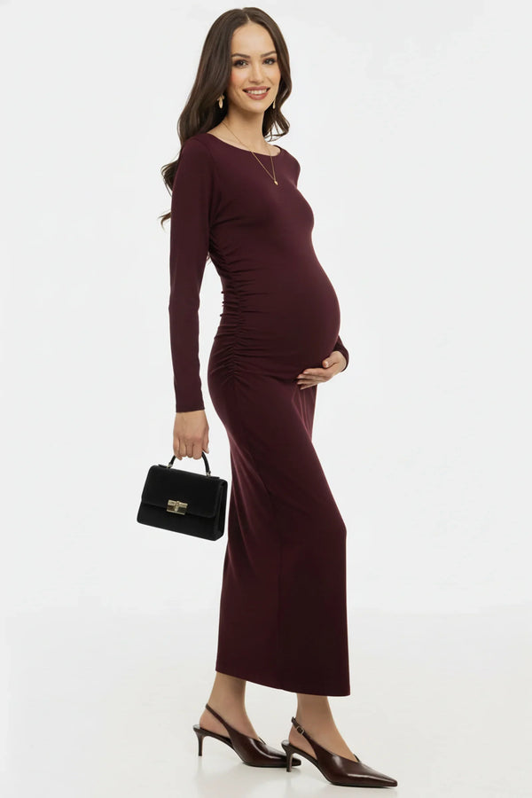 Rochie lungă elegantă cu falduri – bordo