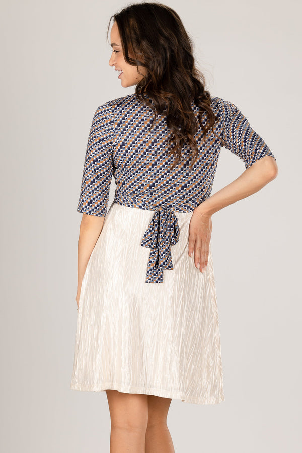 Rochie strălucitoare pentru gravide și alăptare