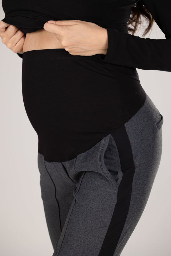 Pantaloni din jerseu cu benzi pe laterale pentru gravide